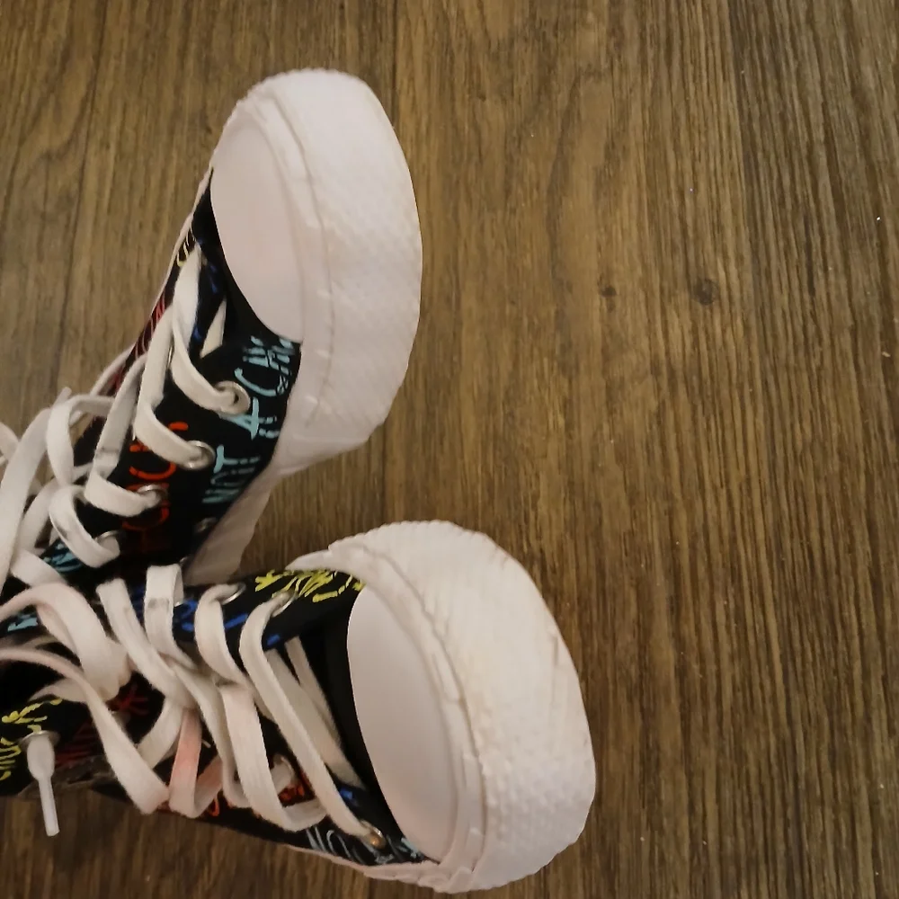 Converse ALL STAR Kids Graffiti Print High-Top Sneakers SZ 4 Girls Lace Up